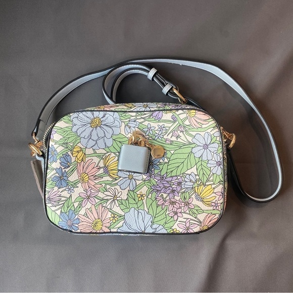 Handbags - RARE Color - Poppy & Peonies Play It Cool 2-in-1 Crossbody/Belt Bag NWOT